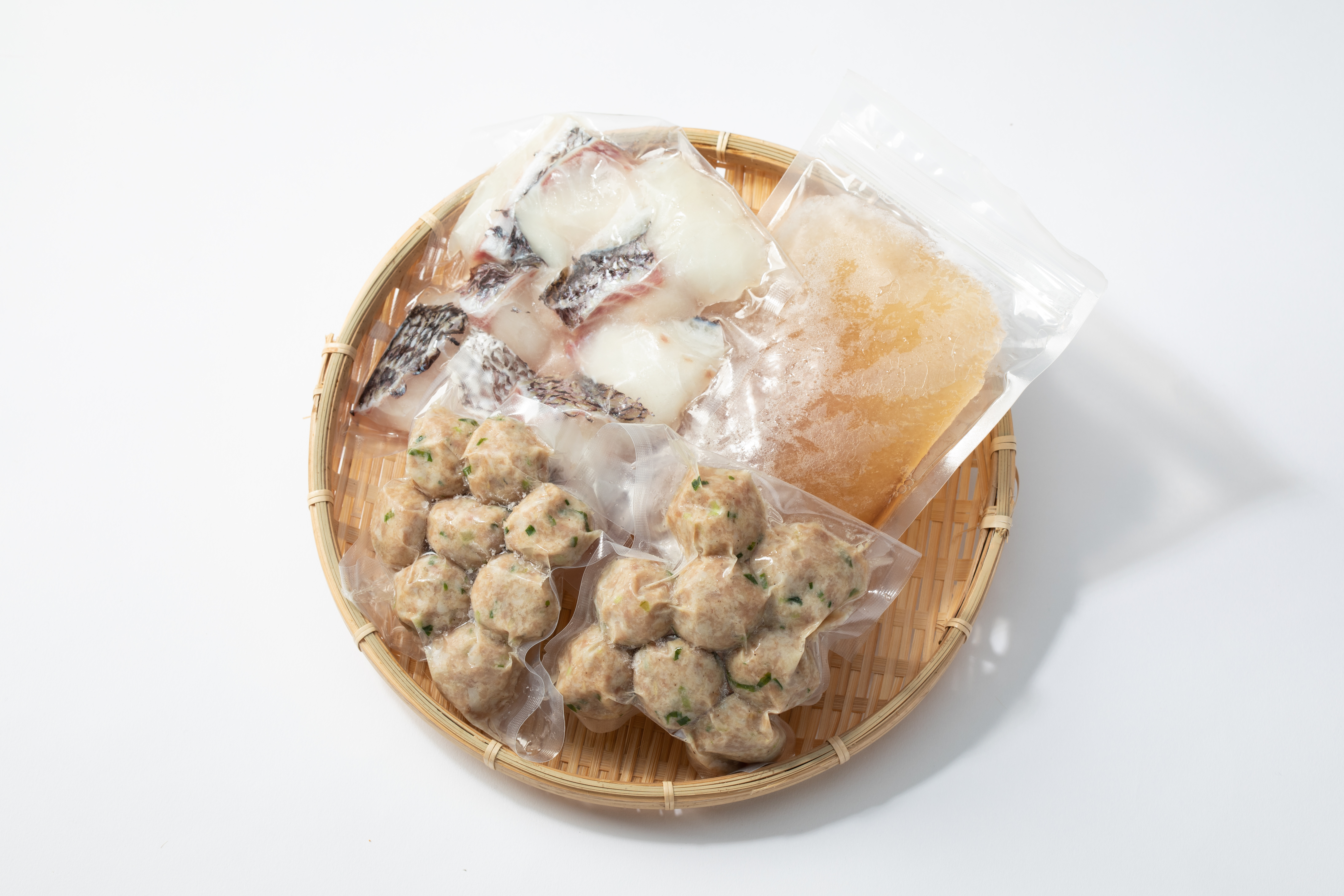 カツオ出汁スープを使用した 真鯛鍋セット（２～３人前） 〆の生うどん付き